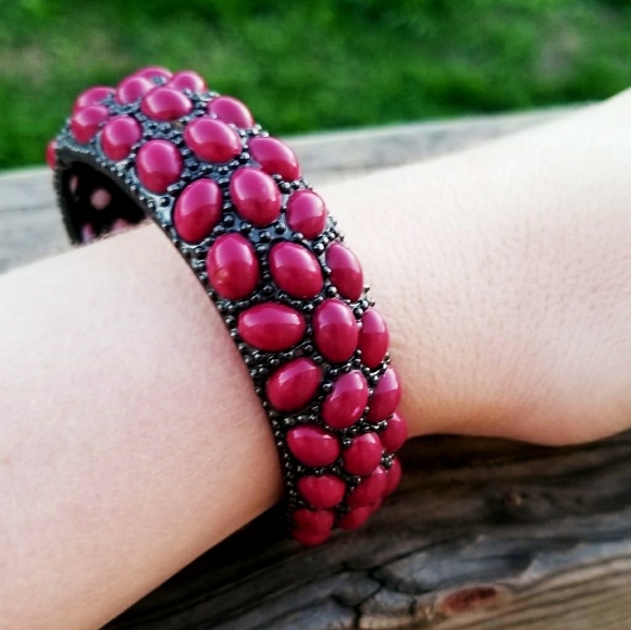 Vintage Magenta Cabachon Clamp Bracelet - Picture 4 of 9